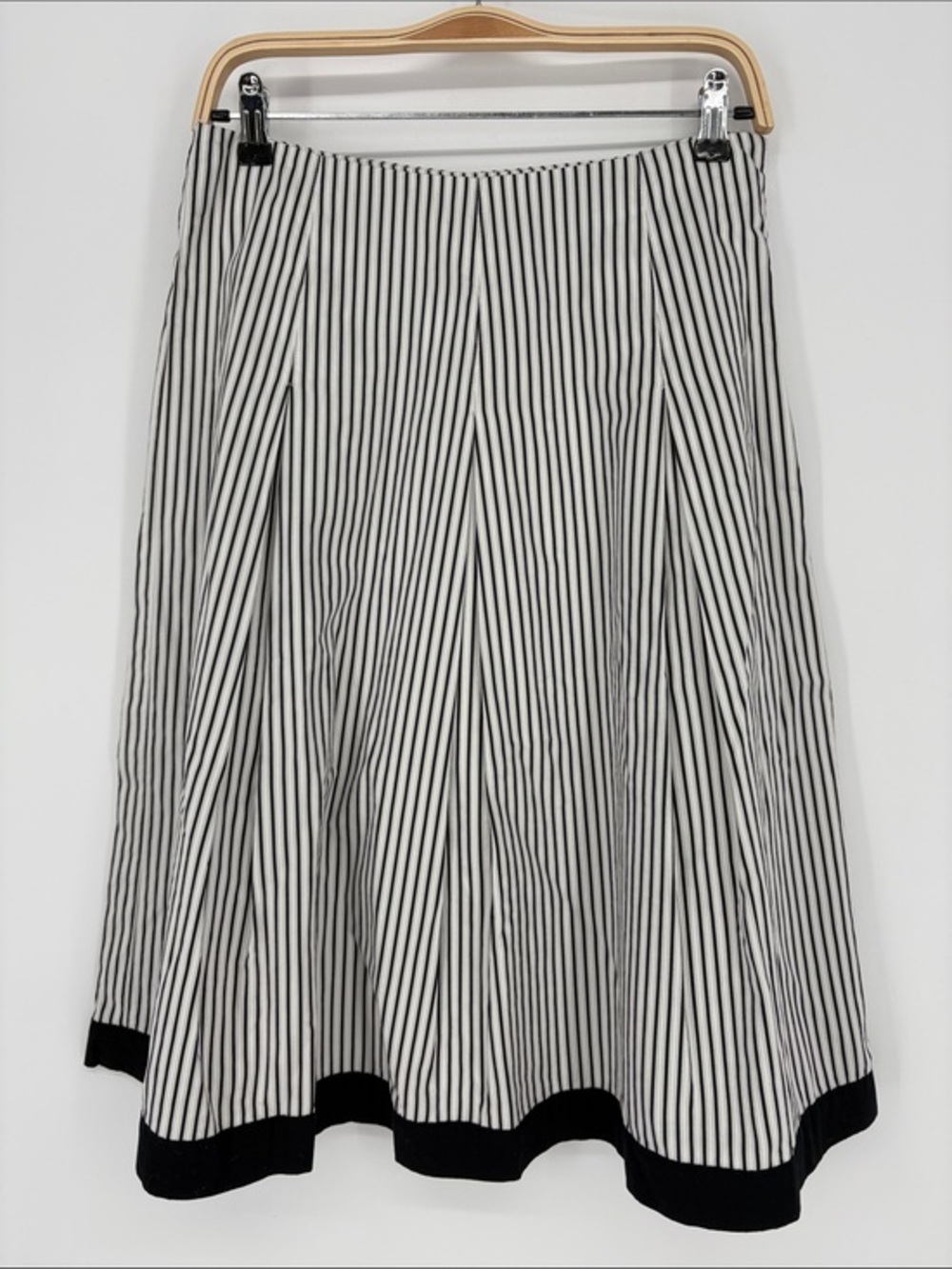🐄 Talbots all cotton Black and White Vertical Stripe A-Line Skirt with Black Hem